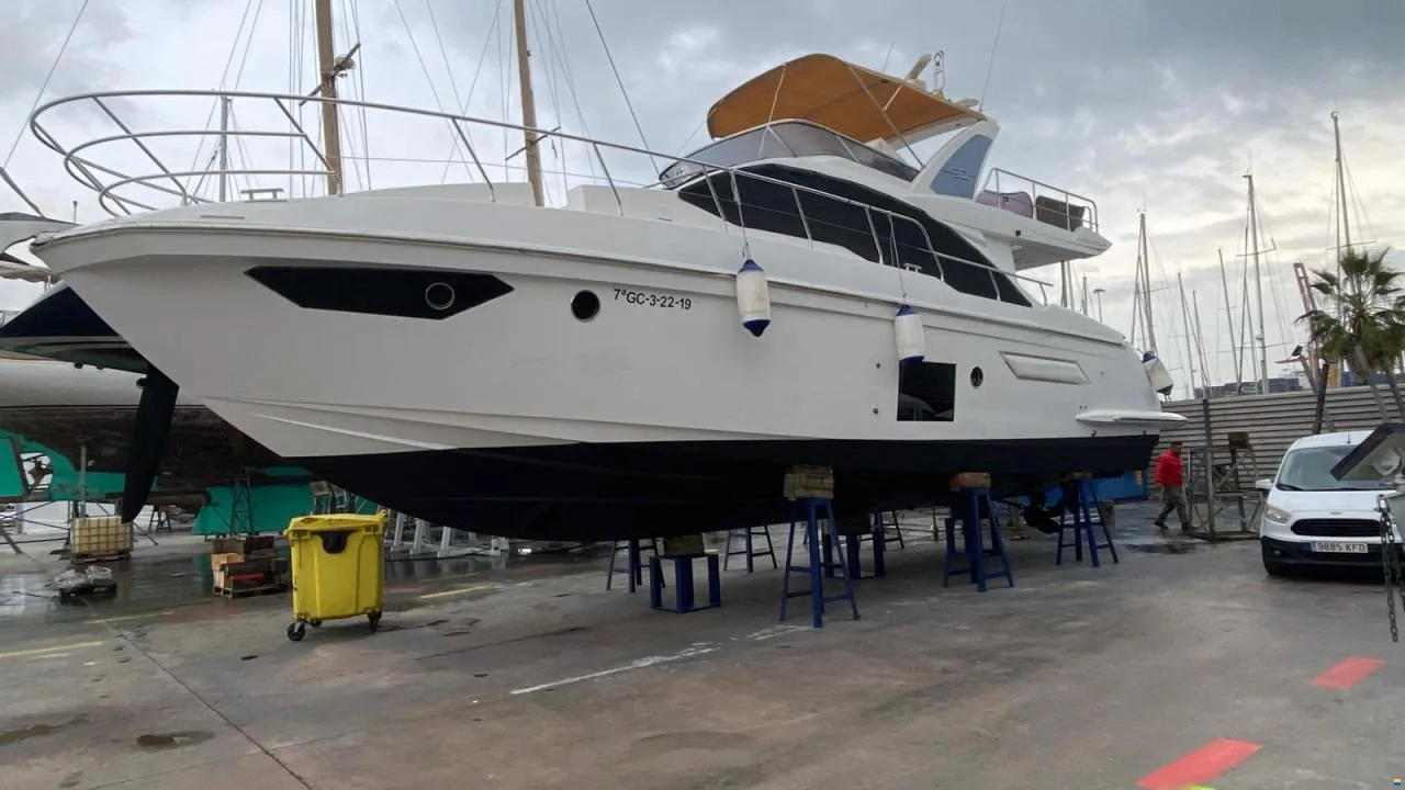 Flybridge cruiser — original listing photo